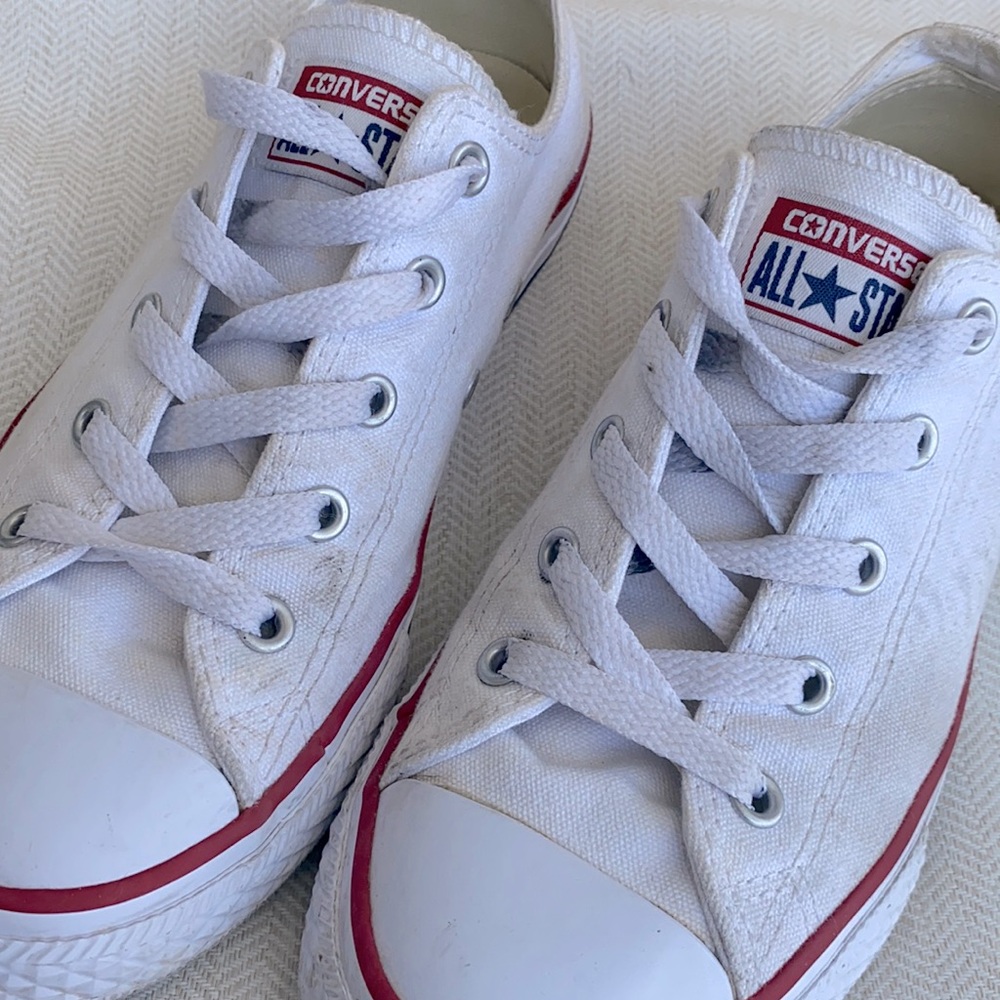 [SOLD] White Converse Low (YOUTH SIZE)